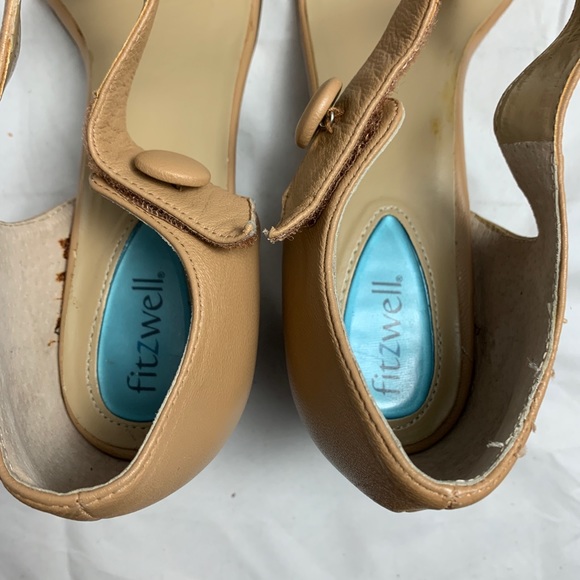 New Fitzwell tan 11 leather sandal w/ stacked heel - Picture 6 of 8